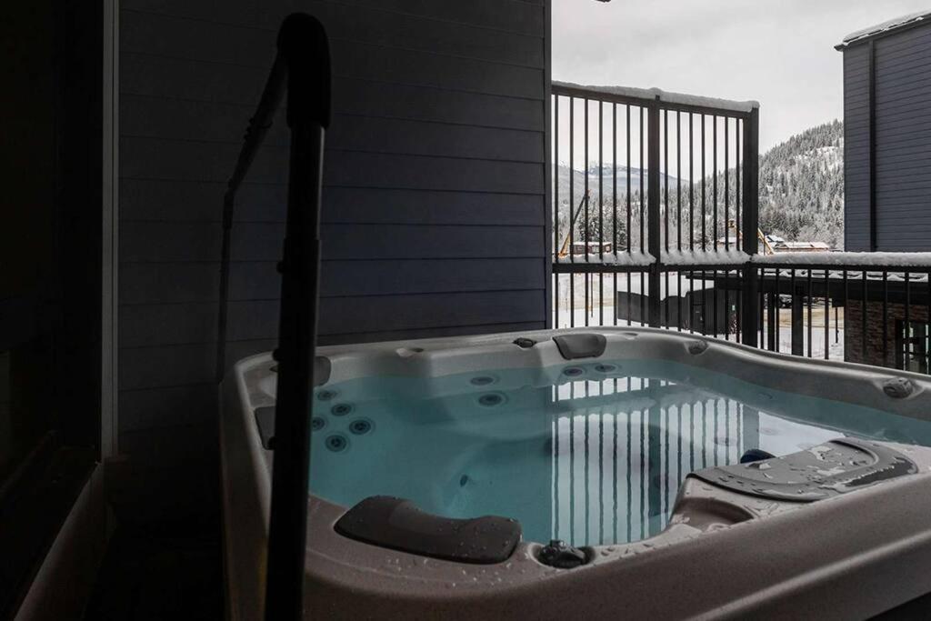 Tally Ho By Revelstoke Vacations Exterior foto