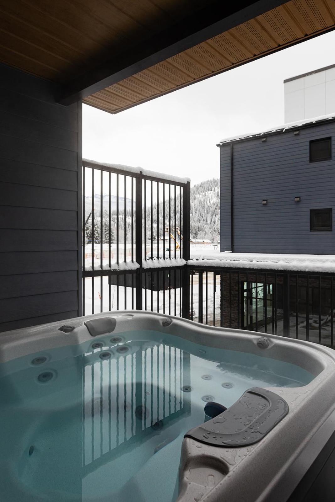 Tally Ho By Revelstoke Vacations Exterior foto